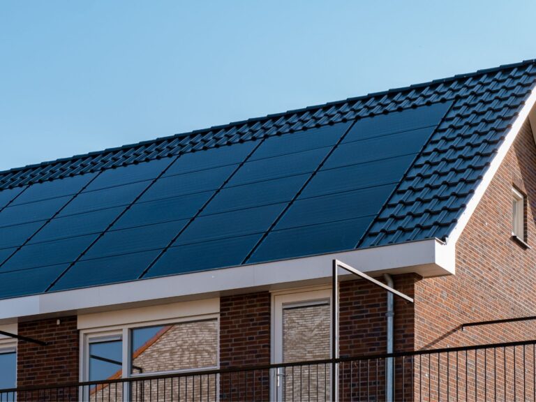 Tijdens het project 'PVT-Hybride warmtepomp Systeemconcept voor Woningrenovatie' werkten verschillende partners aan het ontwikkelen van een systeemconcept voor de duurzame verwarming van bestaande woningen.